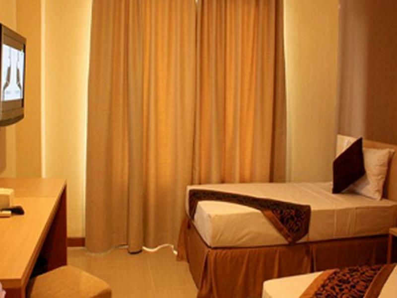 Hotel Delta Sinar Mayang Sidoarjo Exterior photo